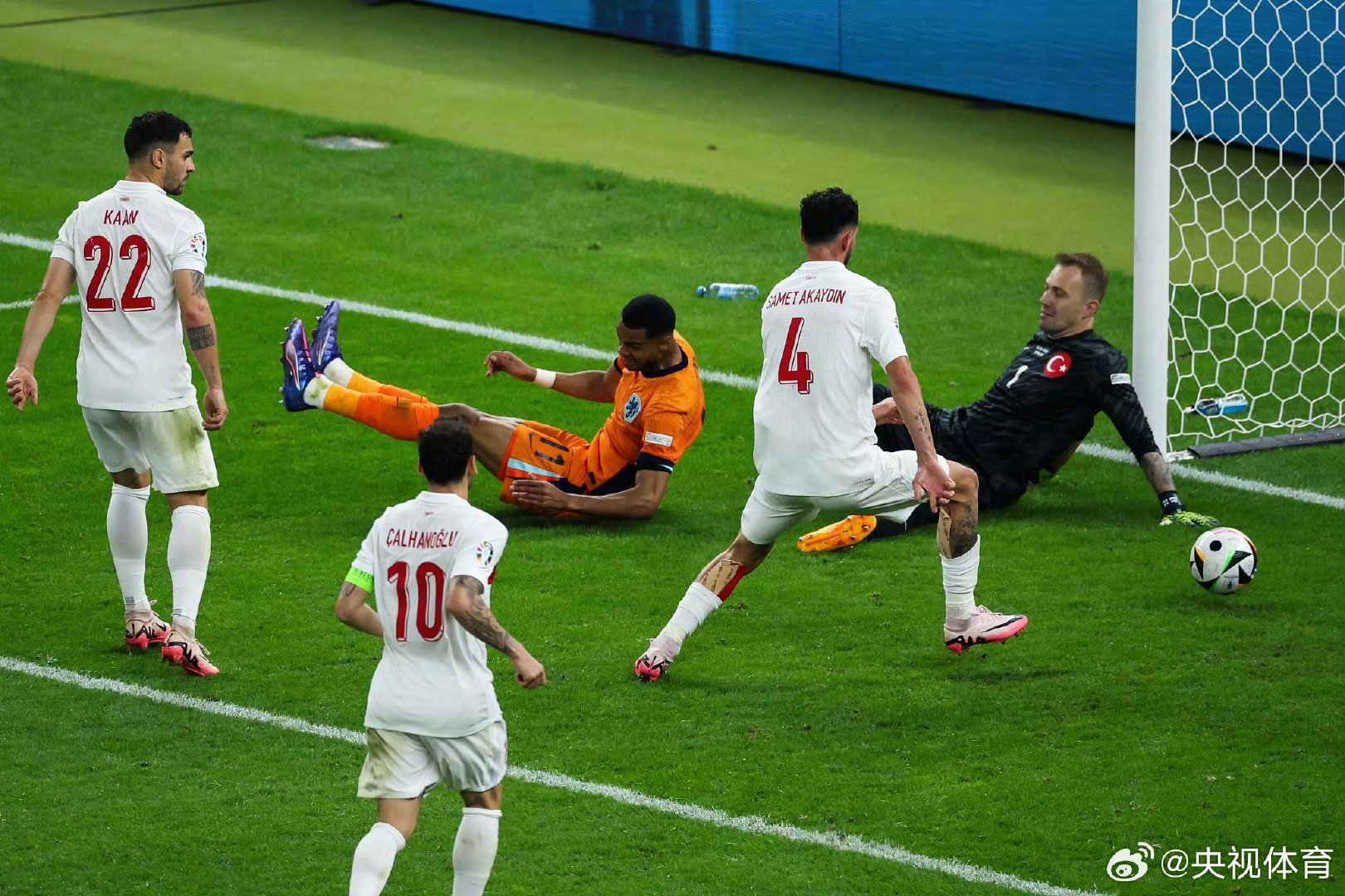 荷兰鏖战波兰，卡拉斯科带队取胜