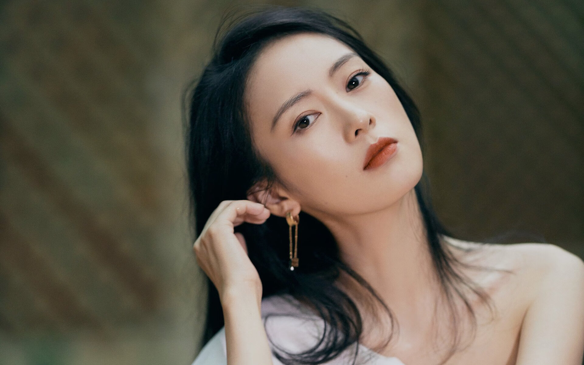 当三狮核心披上酒红战袍，凯恩的关键先生角色如何定义足球的新全球化时代