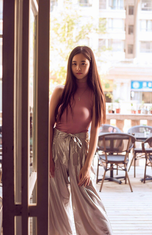 隔空对望的飓风眼，当鹈鹕逆转吞噬篮网，克莱在伯纳乌投出库里式弧线