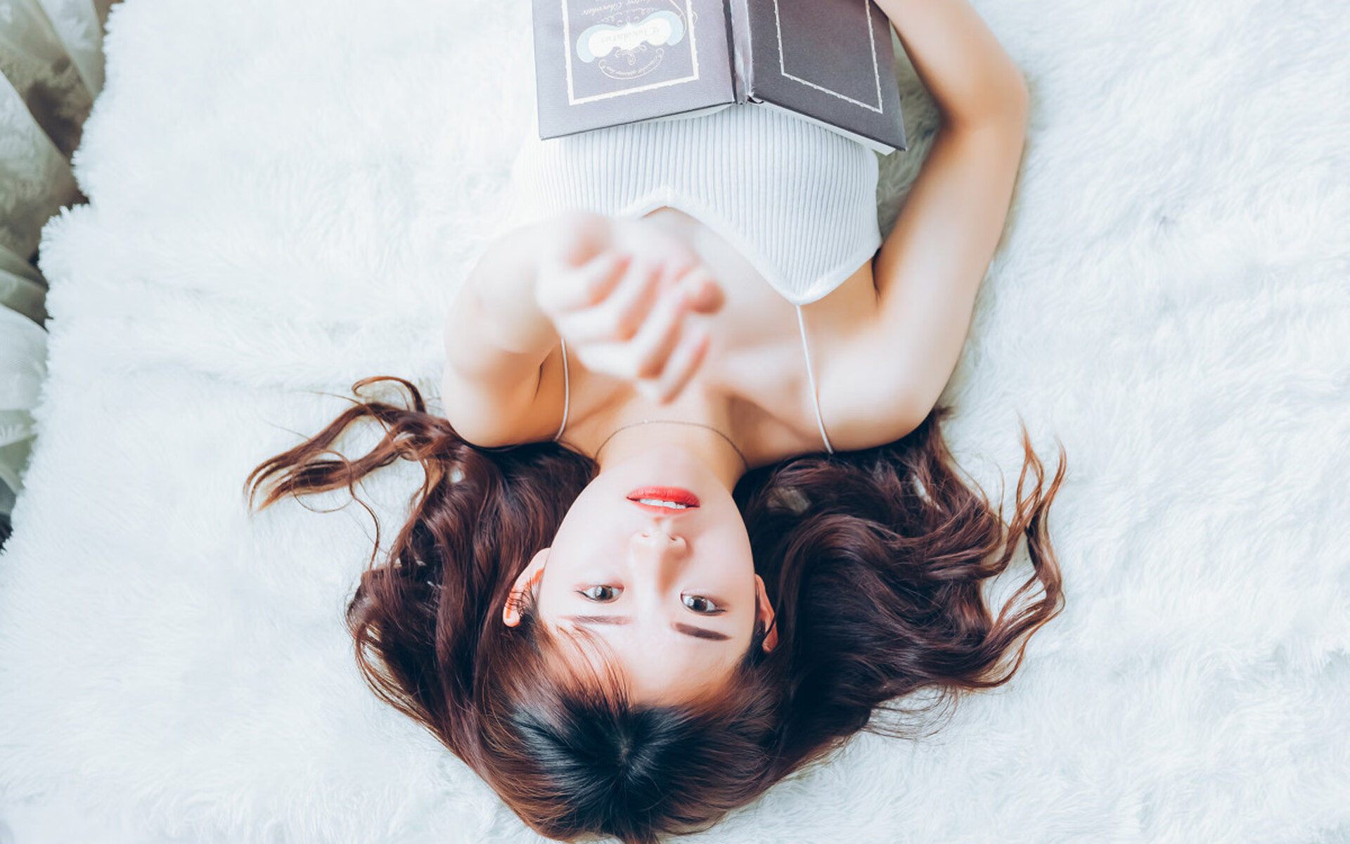 篮球之夜的双重奏，热火硬仗征服开拓者，班凯罗跨界闪耀西甲国家德比