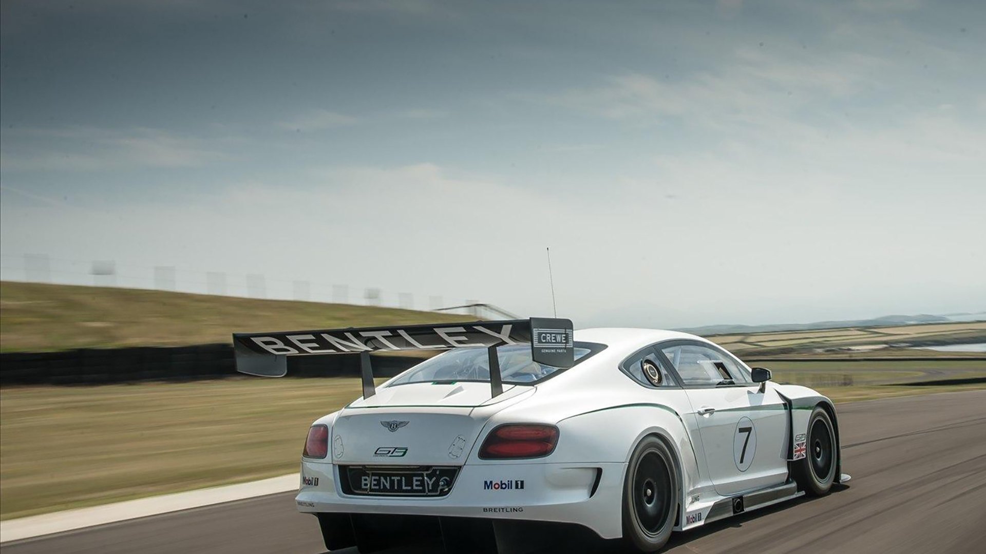 速度与意志的对决,F1阿布扎比决战与CBA京爵之战的双重奏